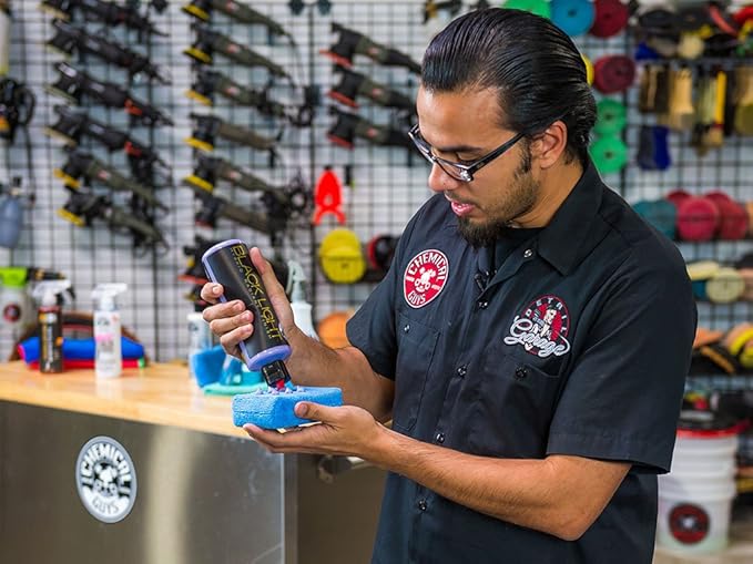 Chemical Guys Black Light Hybrid Radiant Finish - Premium Glaze and Car Sealant for Black and Dark Colors - Enhances Depth, Gloss & Protection on Cars, Trucks, SUVs & More, 16 fl oz Bottle