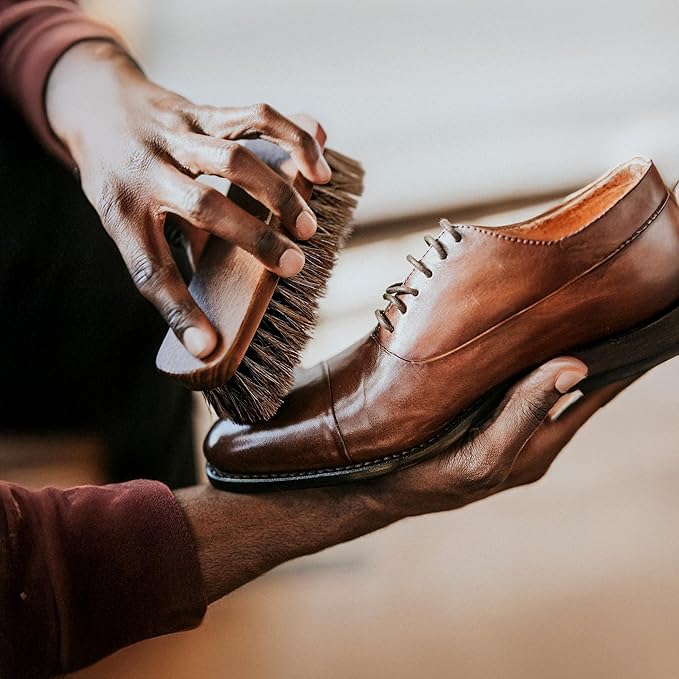 Lincoln Shoe Shine Brush Kit 7 Piece Set – Premium 100% Horsehair Brush Set with 6.7" Shine Brush, 2 Applicators, 2 Shoe Horns & 2 Soft Polish Cloths – Leather Shoe Care Kit for Men & Women