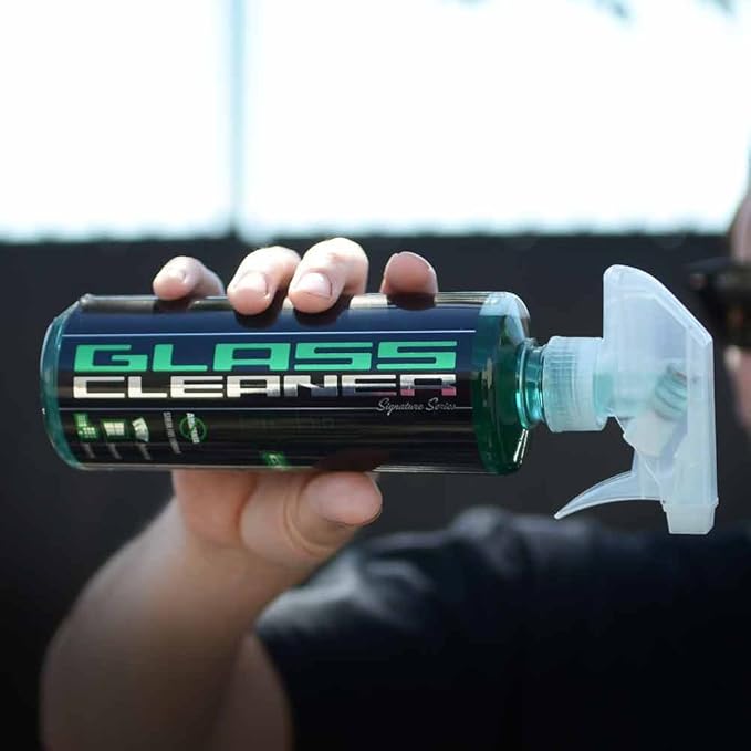 Chemical Guys CLD_202 Signature Series Glass Cleaner (Works on Glass, Windows, Mirrors, Navigation Screens & More; Car, Truck, SUV and Home Use), Ammonia Free & Safe on Tinted Windows, 128 fl oz